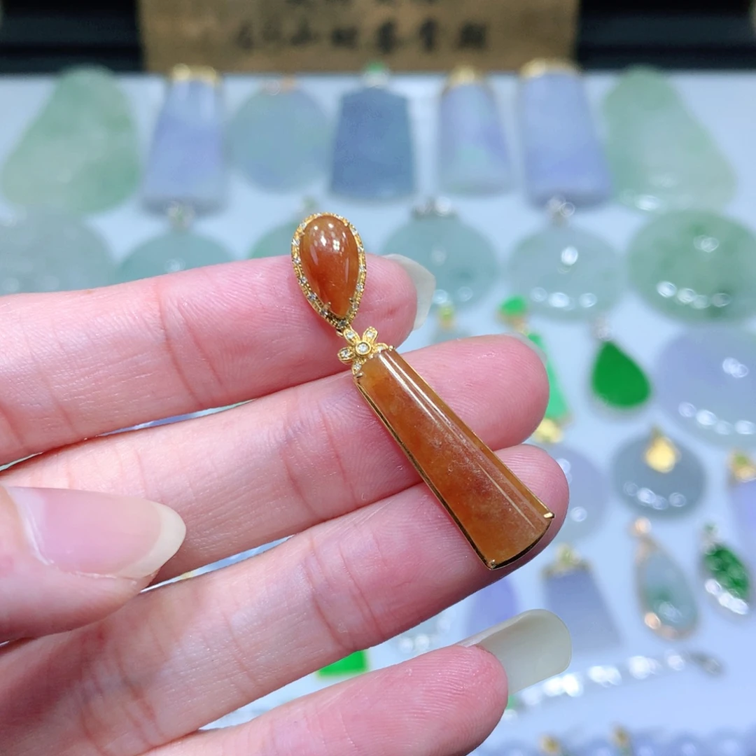 翡翠吊坠(不含链)18K金镶嵌