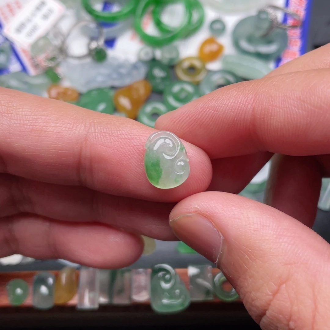 翡翠颈饰未镶嵌缅甸翡翠