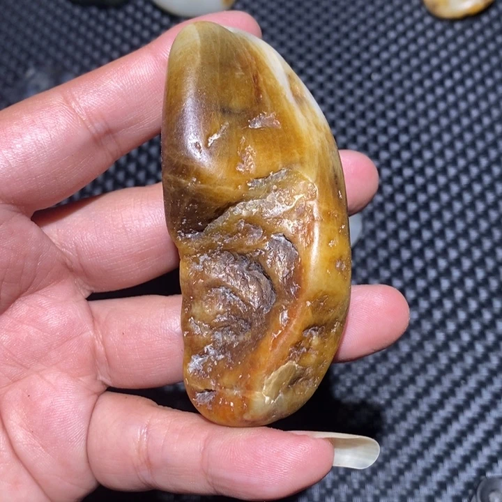 和田玉未镶嵌把件