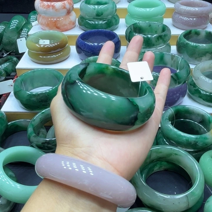 石英质玉（非洲翠）未镶嵌手镯