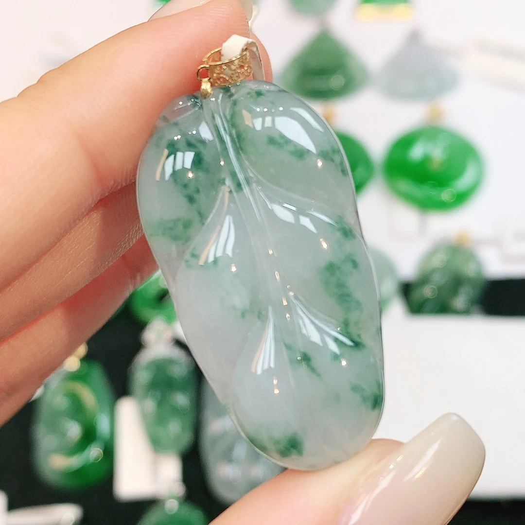 翡翠18K金镶嵌颈饰