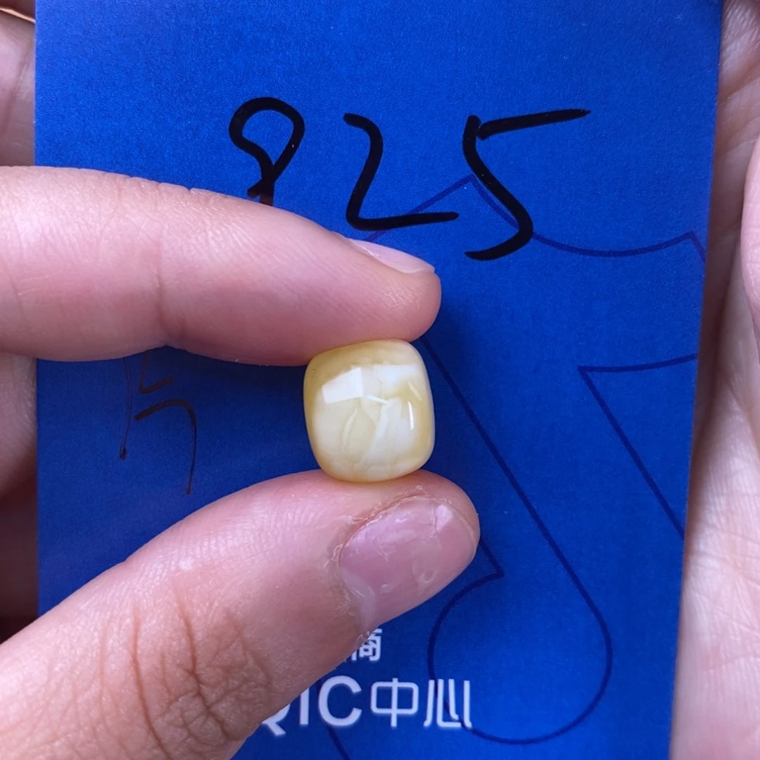 未镶嵌蜜蜡裸石我****蜜蜡