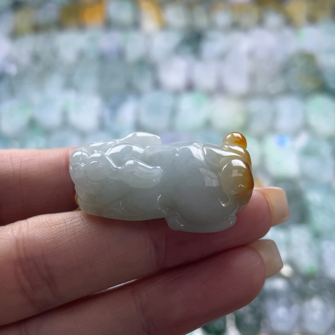 翡翠未镶嵌颈饰貔貅