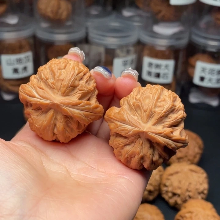 文玩核桃吊坠红锦鲤41.5