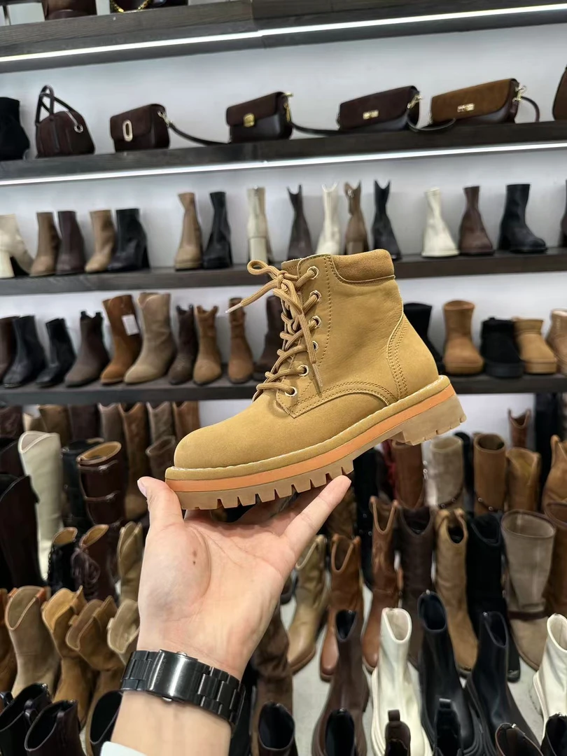 拉萨卓依春款-时尚软底四季单色百搭马丁靴【8777-8】英伦风靴子