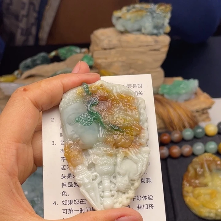 翡翠未镶嵌颈饰一念之间