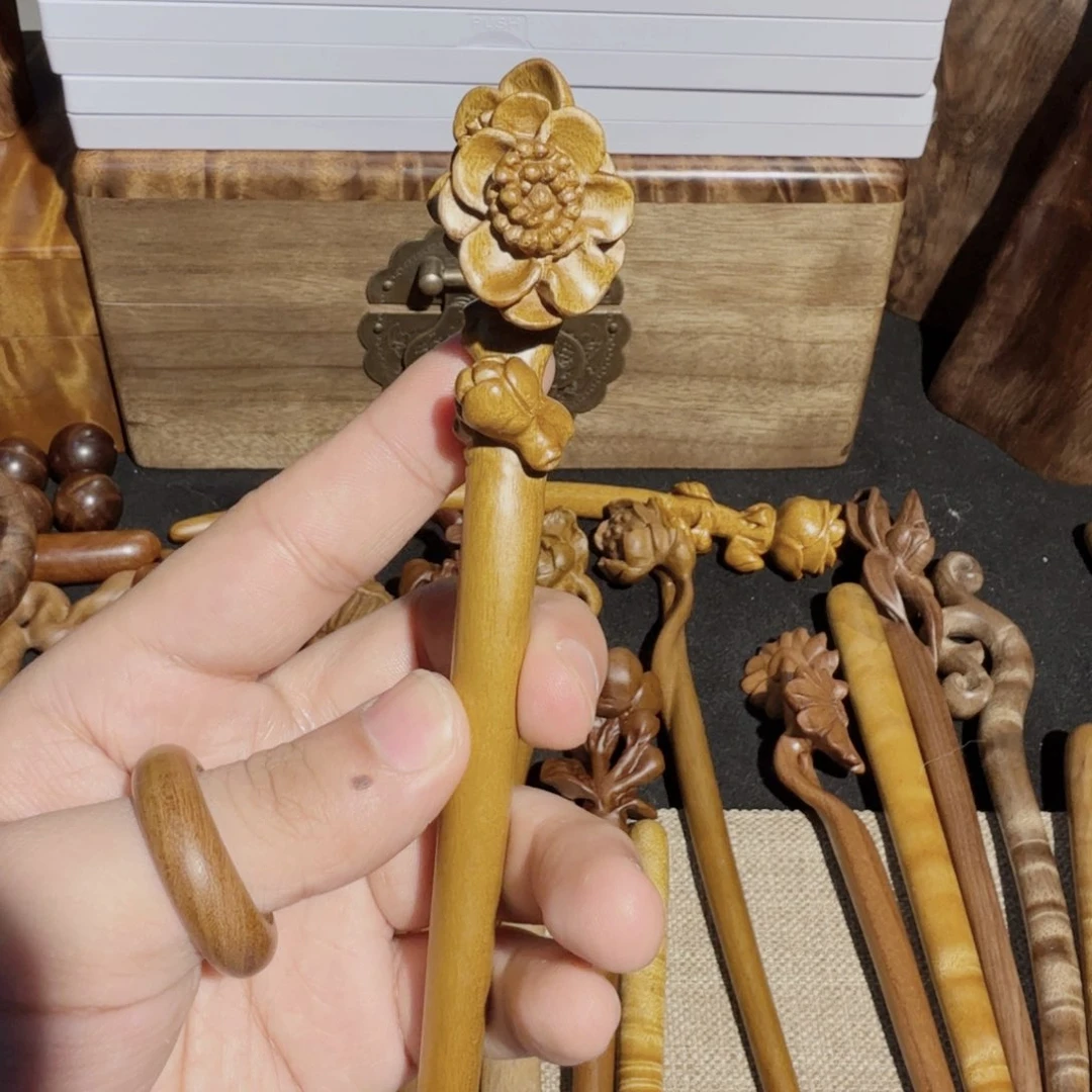非金属木质?***暖桃花立体发簪金丝楠木