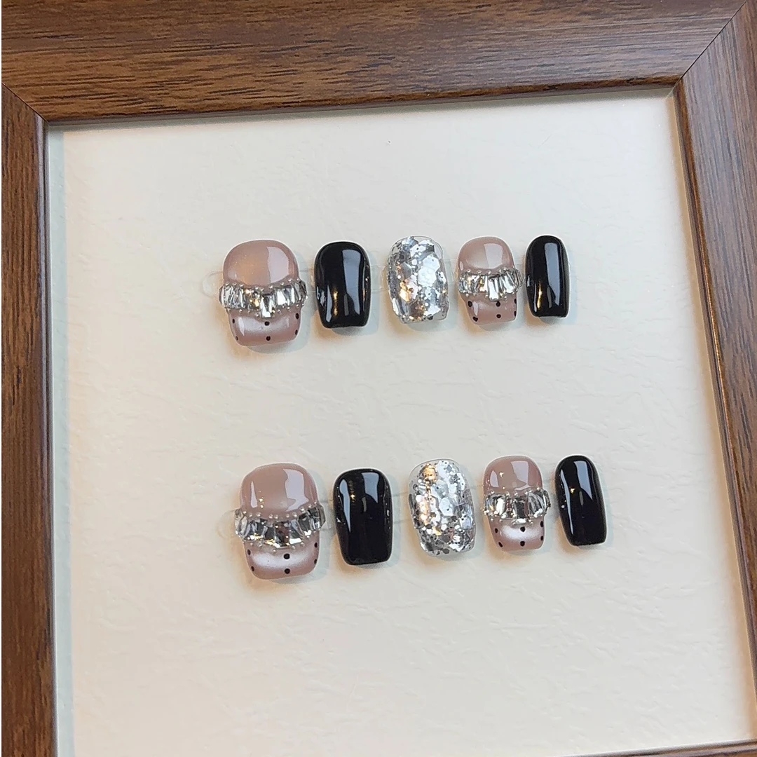 莓果甜心纯手工定制高级感短款波点爆闪猫眼穿戴甲美甲