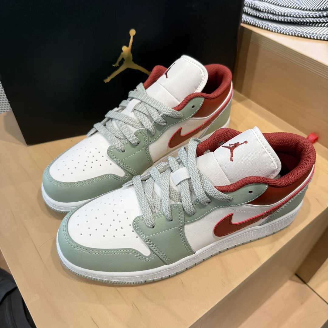 NIKE/耐克正品女鞋AJ1 GS牛油果绿红色流光风复古板鞋-553560-133
