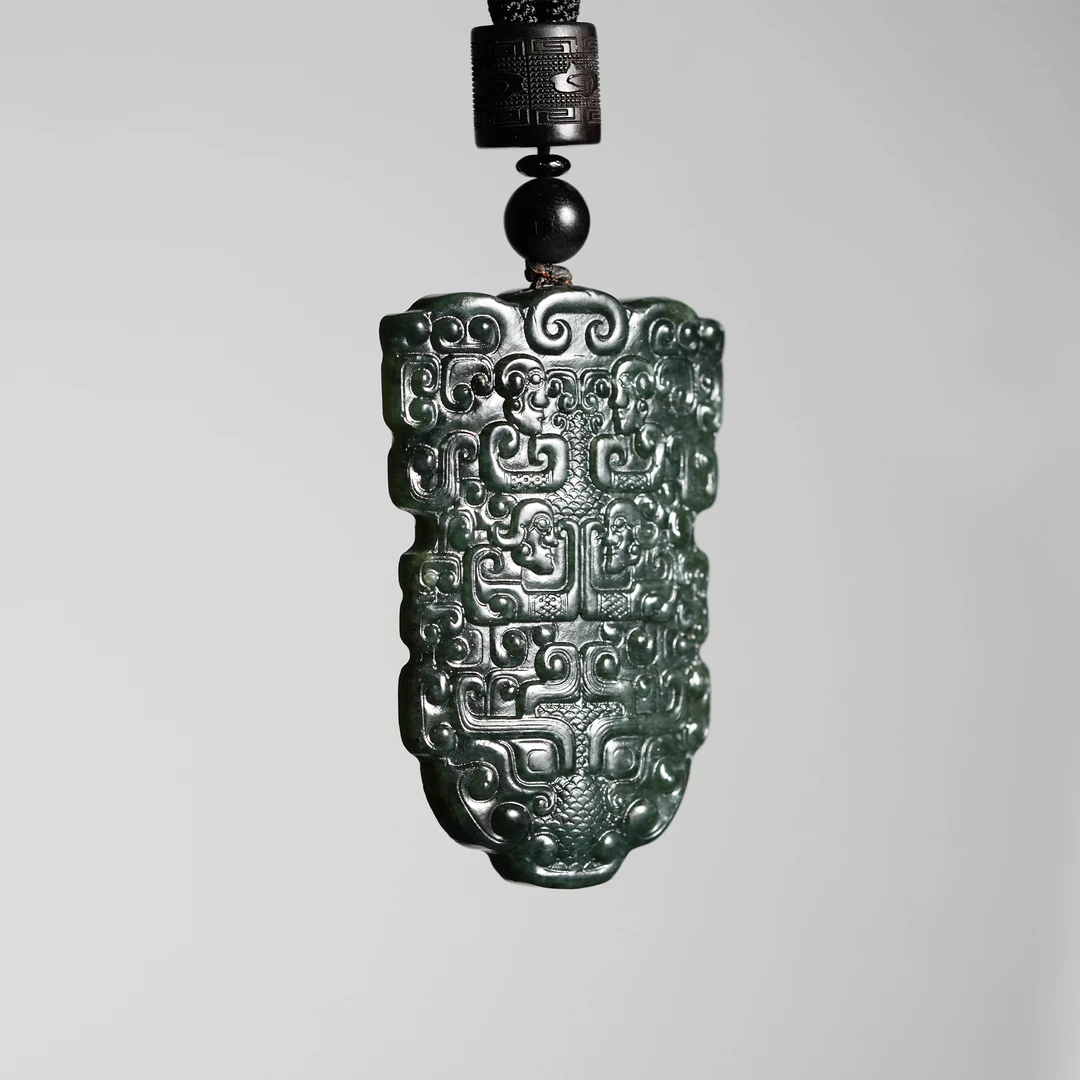 天然和田玉兽面吊坠仿古牌满工满雕挂件项链多样性发其一