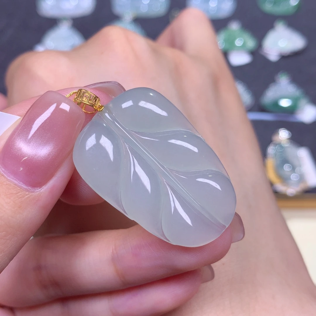 翡翠18K金镶嵌颈饰叶子