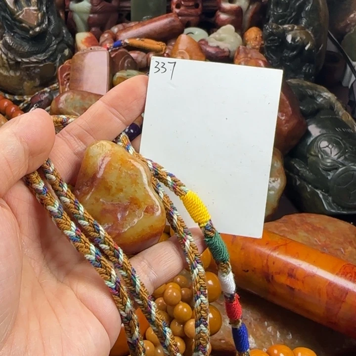 未镶嵌透闪石质玉珠宝奇石