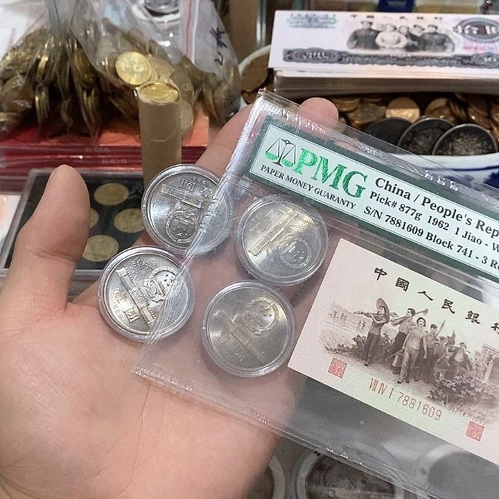 z***0大40放漏价四枚光品