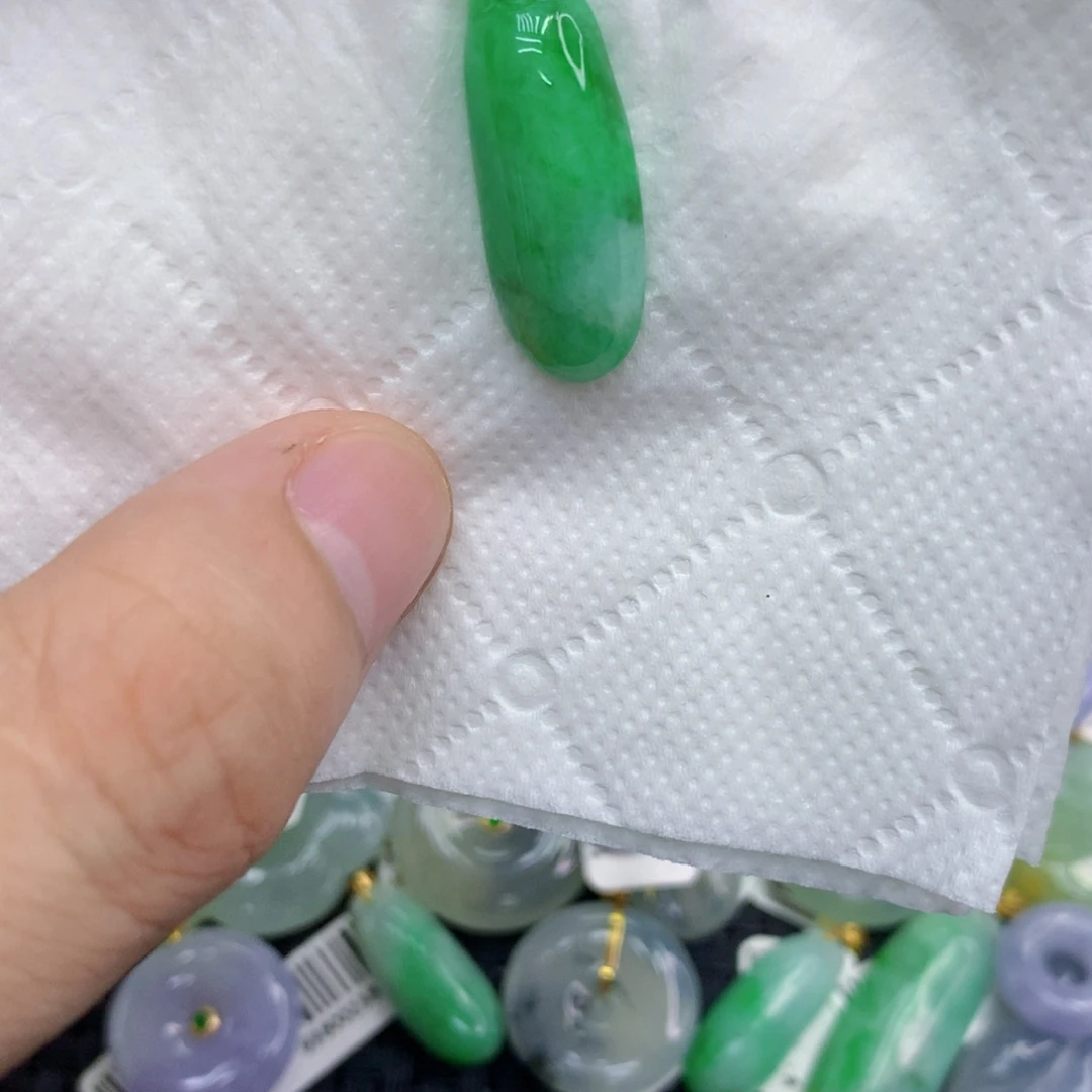 颈饰18K金镶嵌翡翠