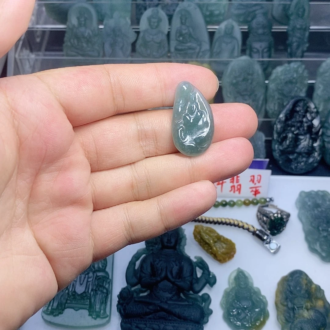 翡翠未镶嵌颈饰悟到