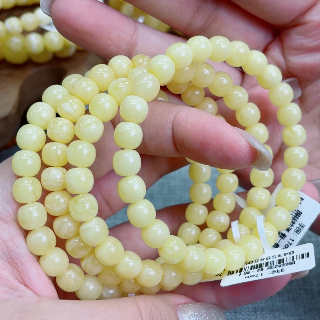 未镶嵌蜜蜡裸石多样性发其中一个