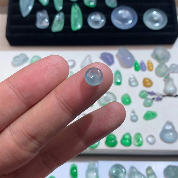 翡翠裸石小扣子翡翠