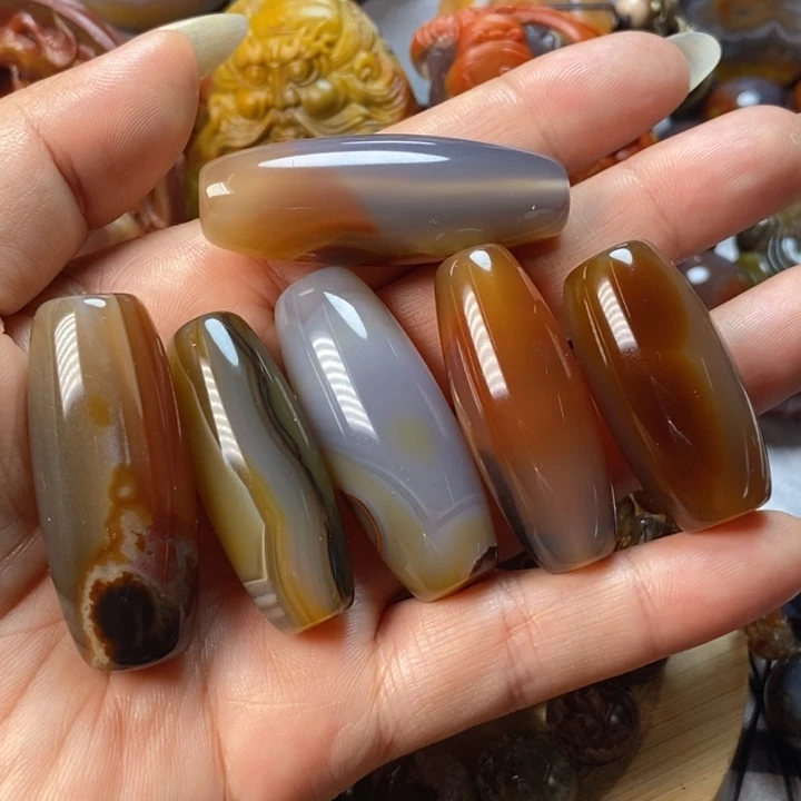 未镶嵌颈饰玛瑙/玉髓曹**俗