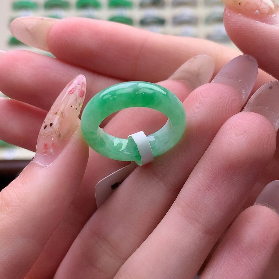 翡翠未镶嵌戒指港12