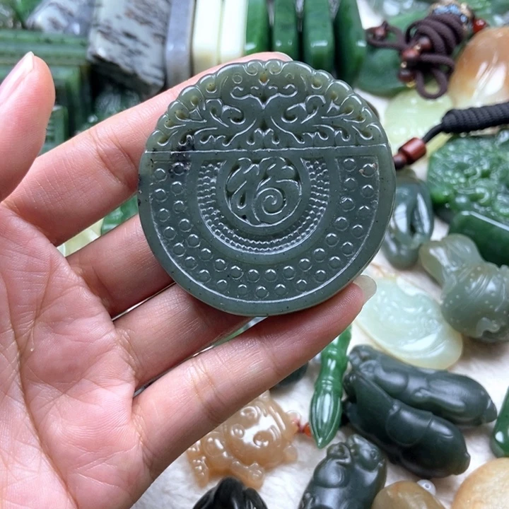 颈饰未镶嵌和田玉同**白