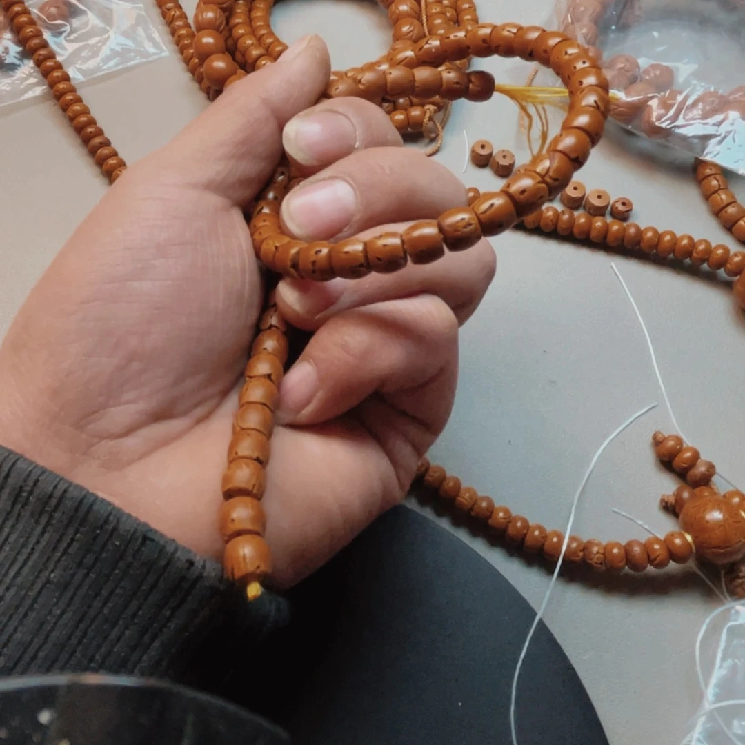 桃核吊坠神**征桃核光柱