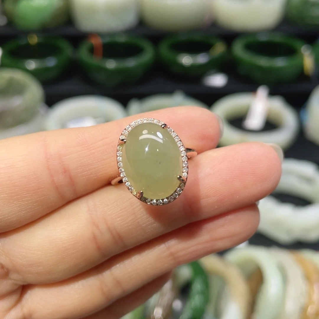 未镶嵌戒指和田玉