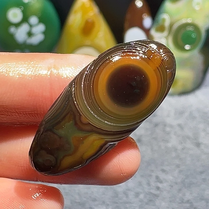 悟***远未镶嵌玛瑙/玉髓珠宝奇石