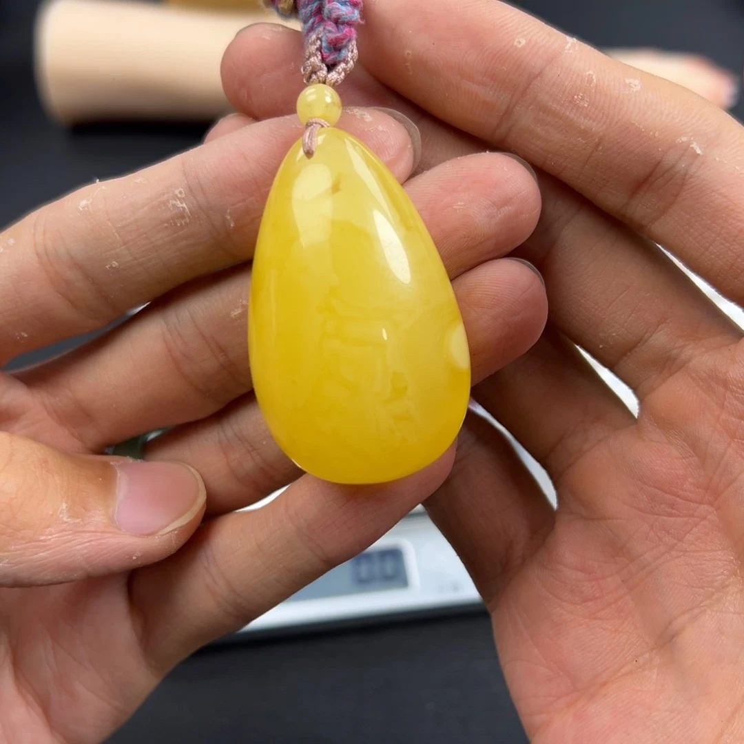 未镶嵌颈饰琥珀多样性p