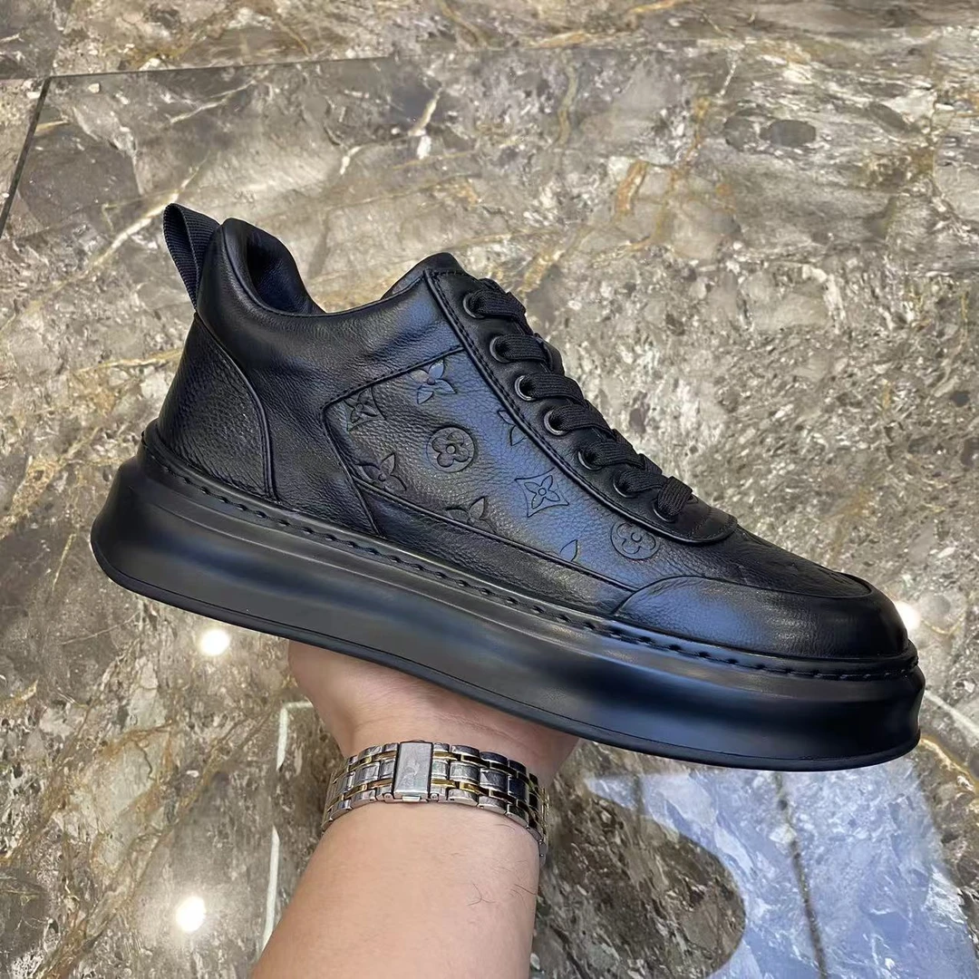 真皮板鞋男头层牛皮时尚韩版透气时尚厚底休闲皮鞋圆头耐磨潮男鞋