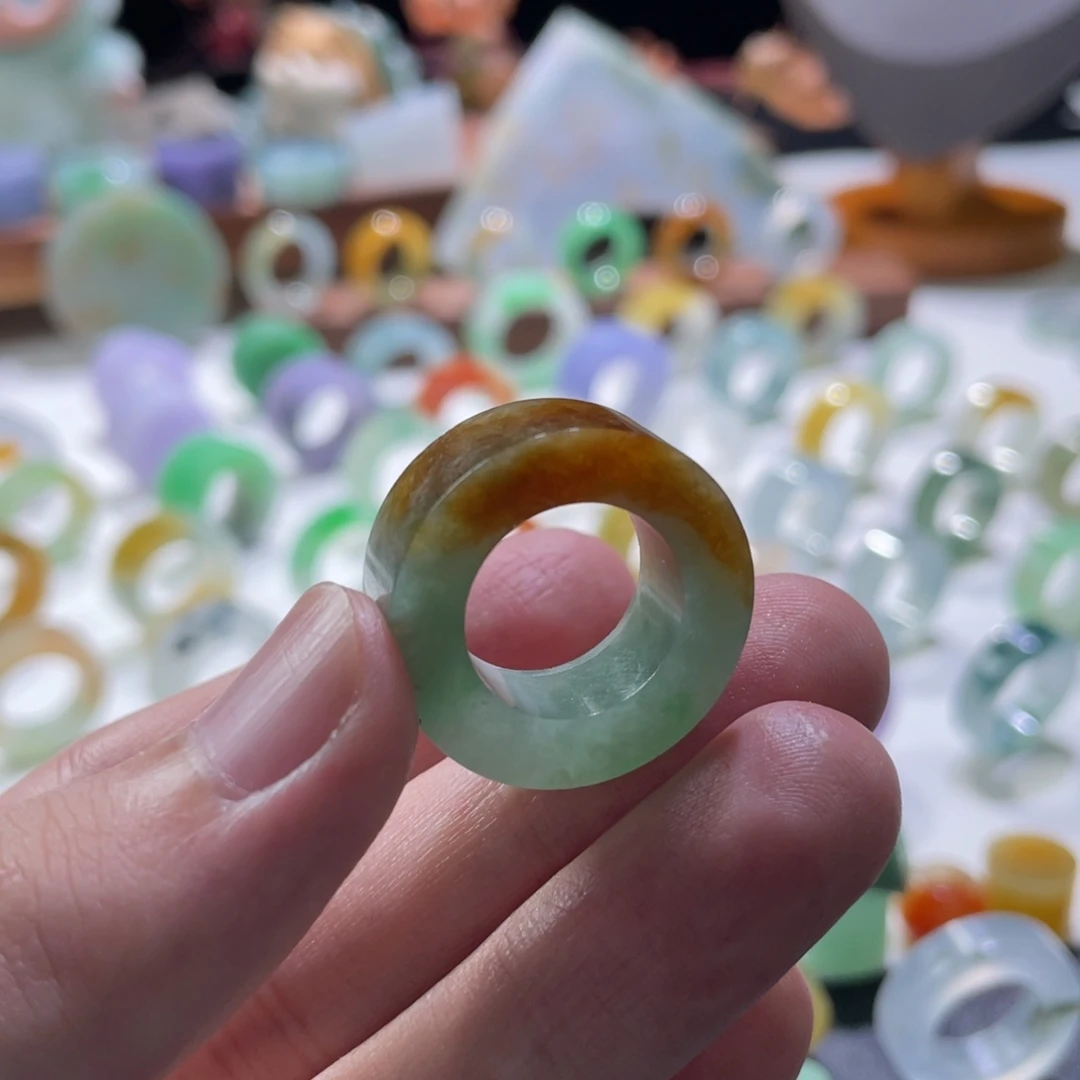 未镶嵌定制翡翠黄加绿
