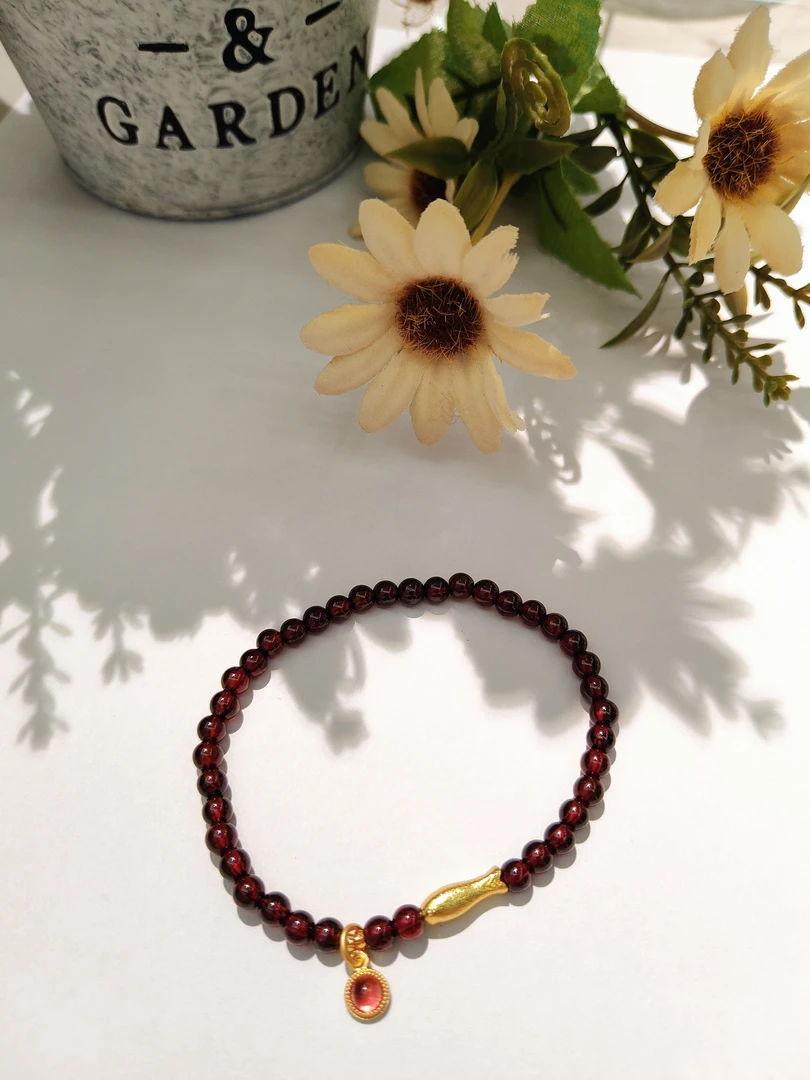 石榴石配小鱼年年有余手串（多样性发一）时尚女士