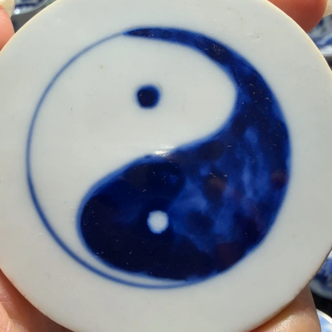 摆件青花瓷片一个