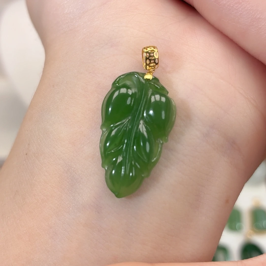 A***e和田玉（碧玉）18K金镶嵌颈饰