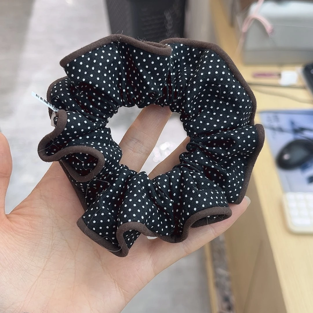 布艺非金属黑波点咖边小肠