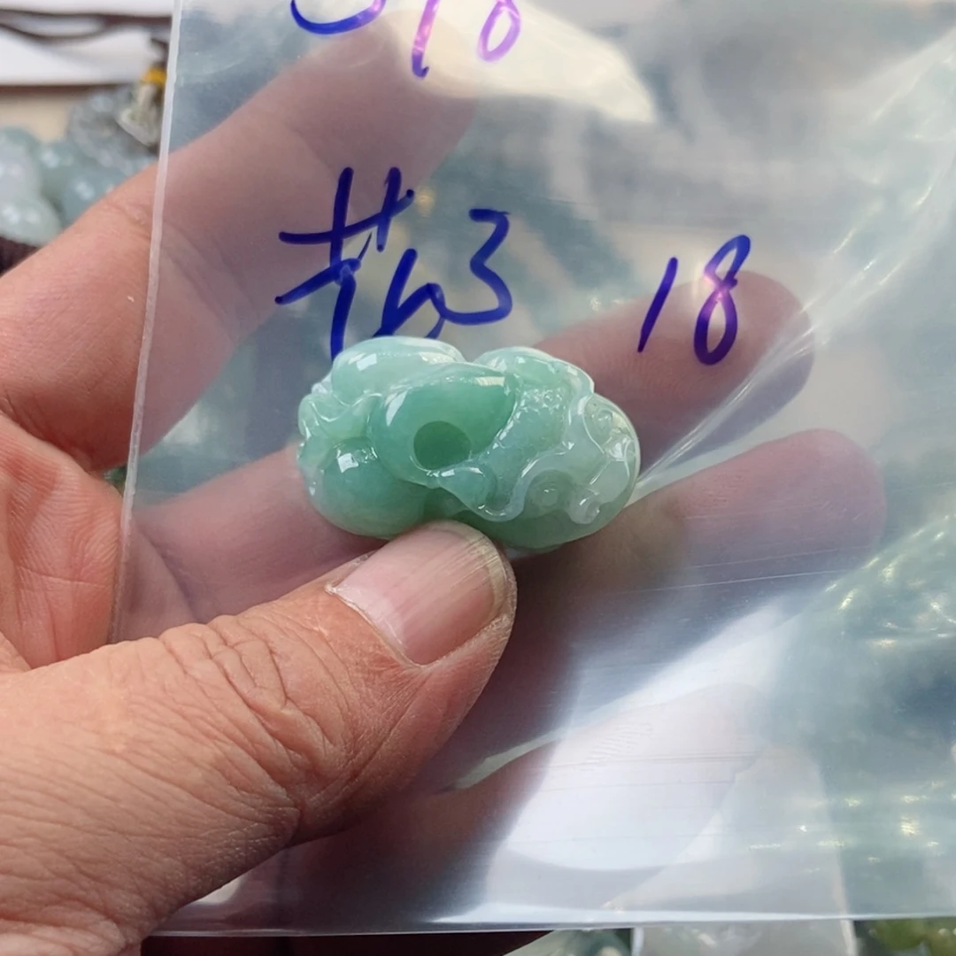 翡翠挂件未镶嵌花**卷