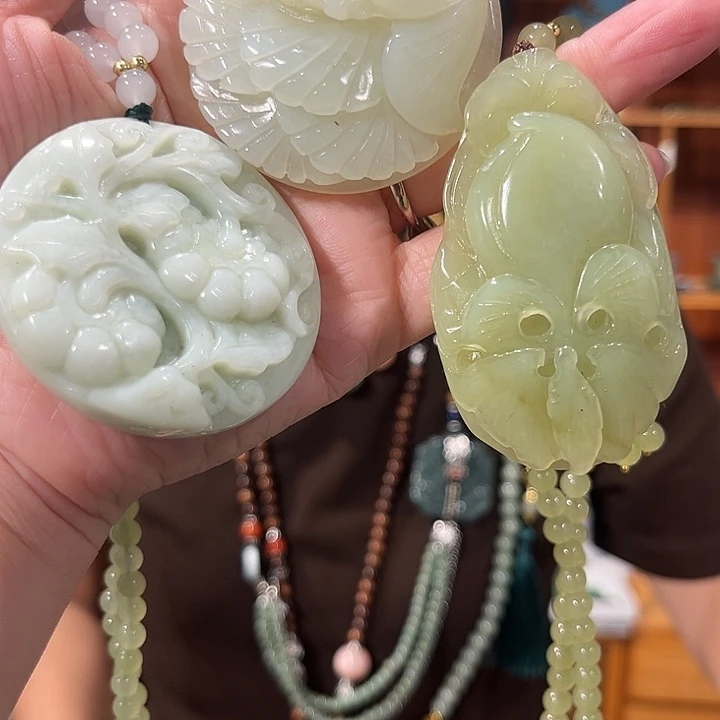 颈饰未镶嵌和田玉（糖玉）