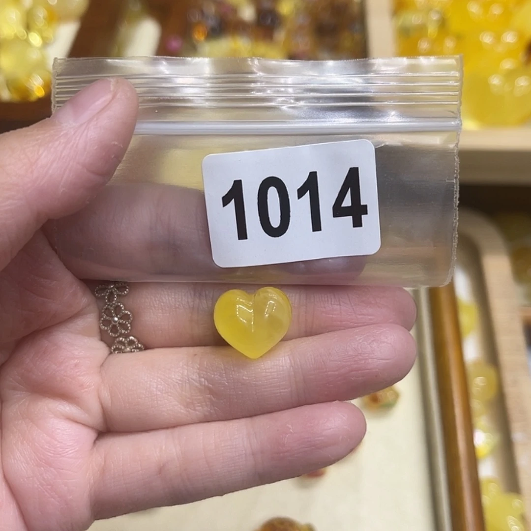 琥珀未镶嵌颈饰蜜蜡