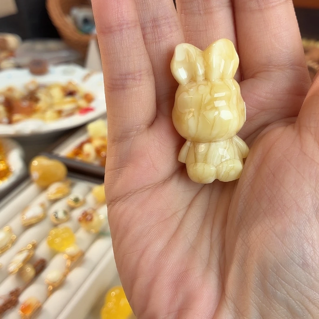 琥珀未镶嵌珠宝奇石长耳朵兔子