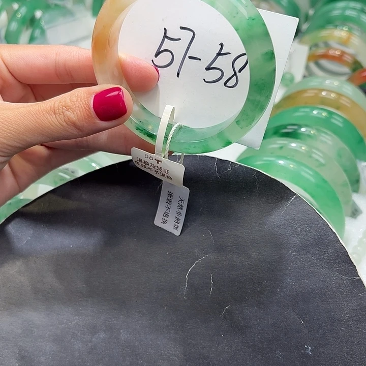 石英质玉（非洲翠）未镶嵌手镯