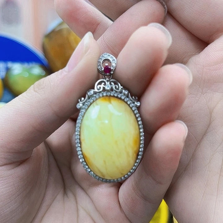 刘***师琥珀银S925镶嵌颈饰吊坠