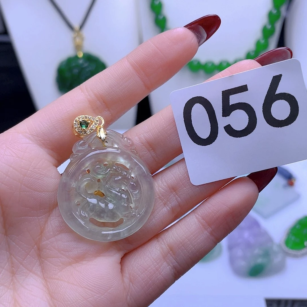 翡翠吊坠(赠链)未镶嵌