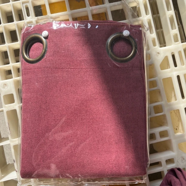 《小芳》紫红色斜纹单片约130*240窗帘（ 罗马杆）发一包微瑕