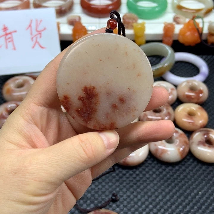 石英质玉未镶嵌颈饰