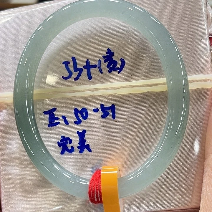 翡翠手镯未镶嵌翡翠手镯