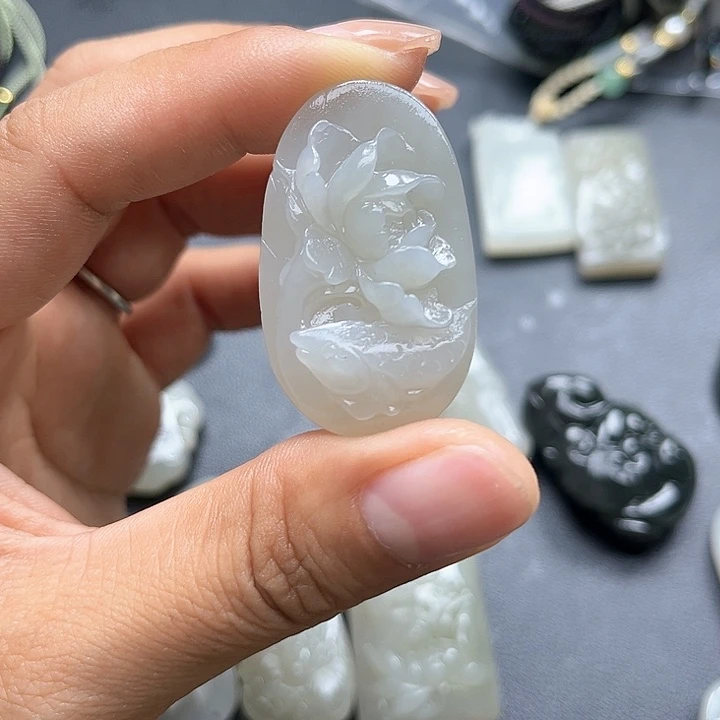 【闪购商品】颈饰未镶嵌和田玉拾****