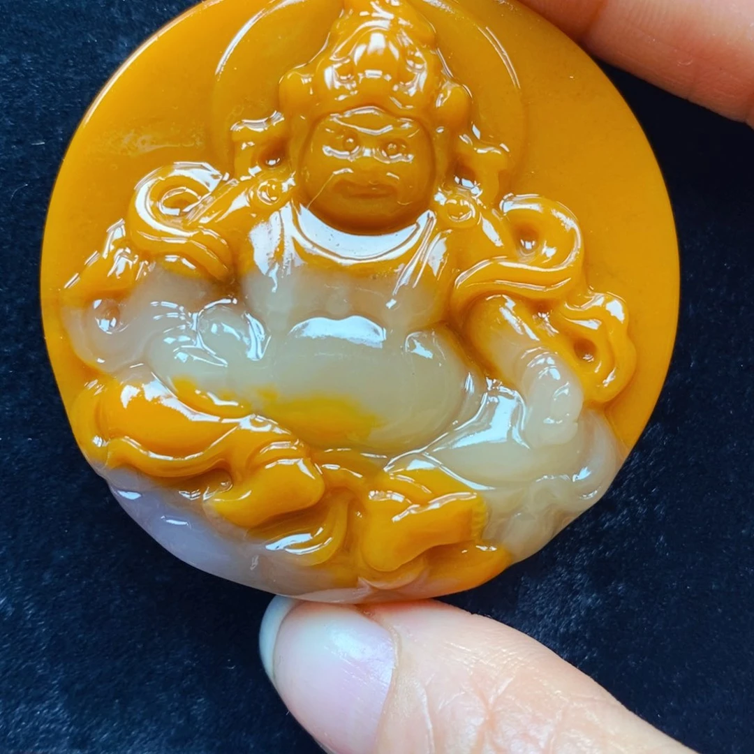 未镶嵌石英质玉（黄龙玉）颈饰