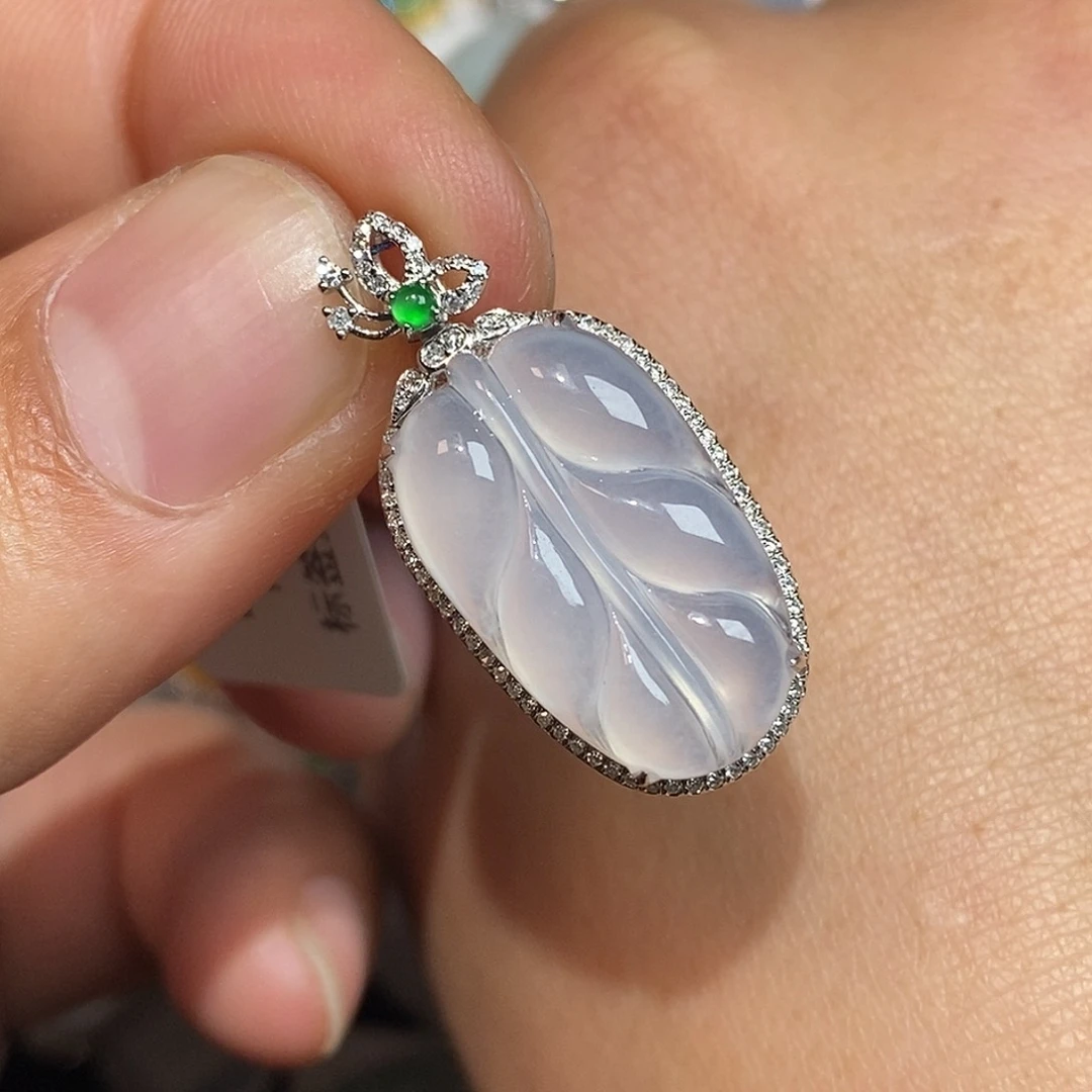 翡翠颈饰18K金镶嵌叶子