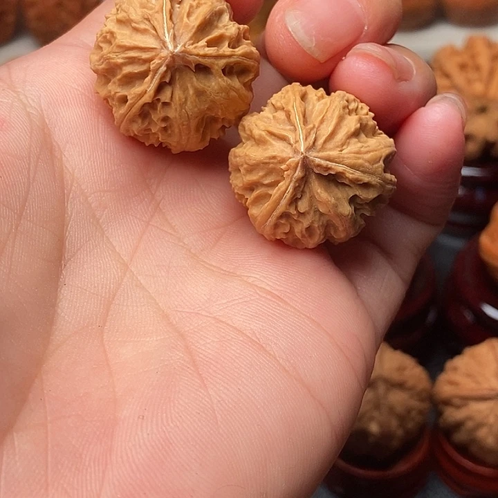 吊坠文玩核桃三棱。