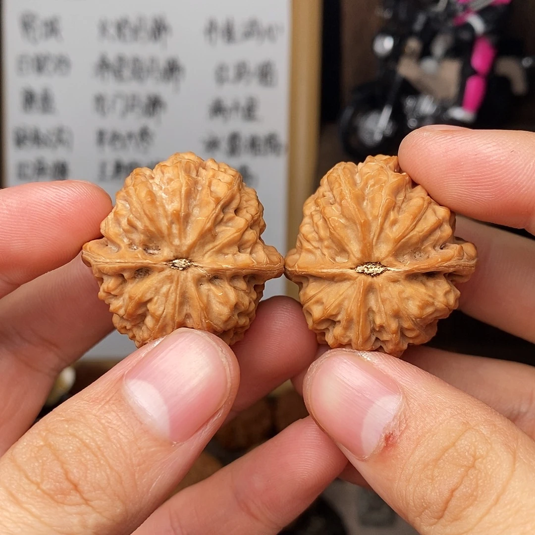 文玩核桃吊坠承德老款闷尖狮子头