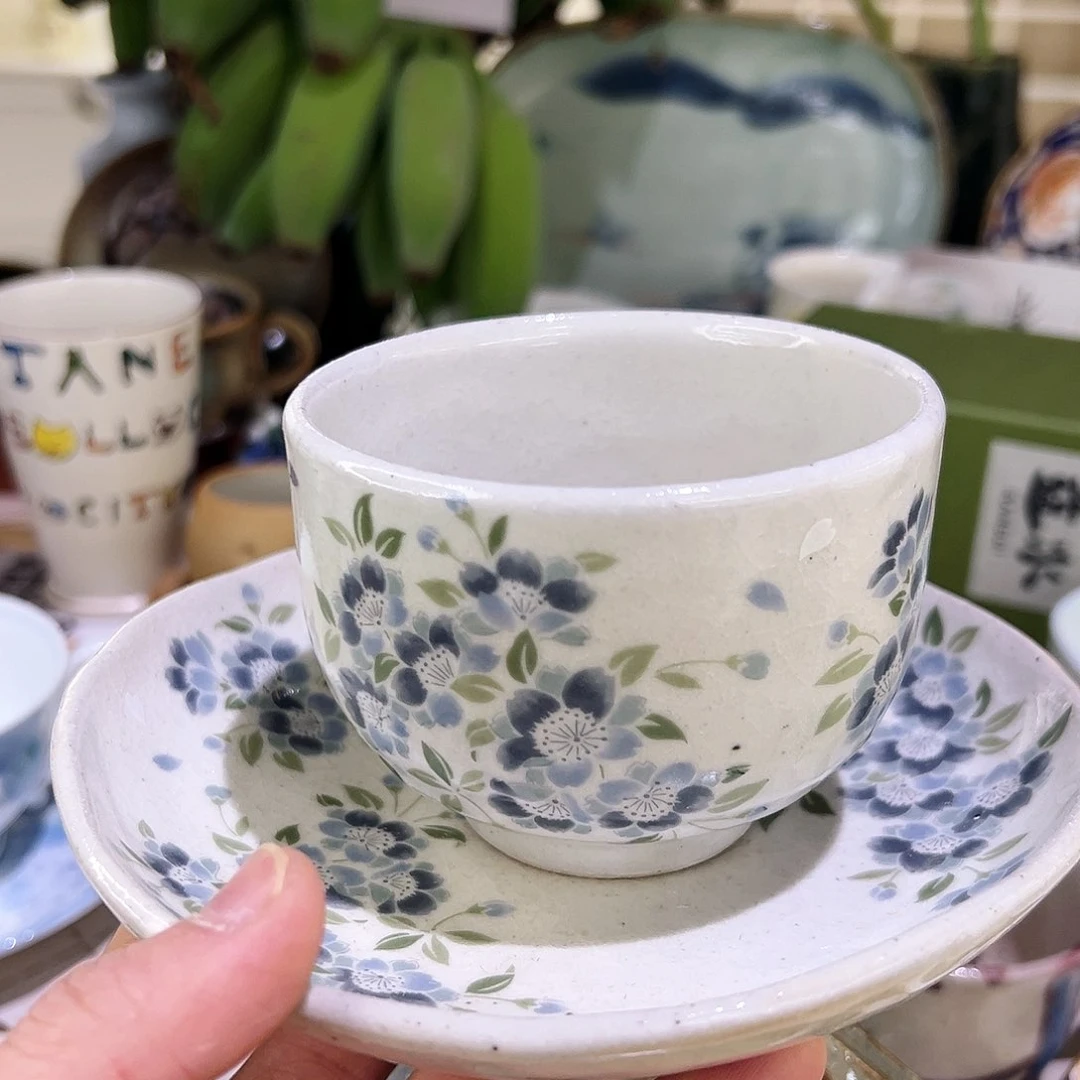 咖啡杯和茶杯是我们学校一